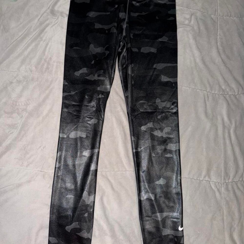 Nike Women's Black and Grey Leggings